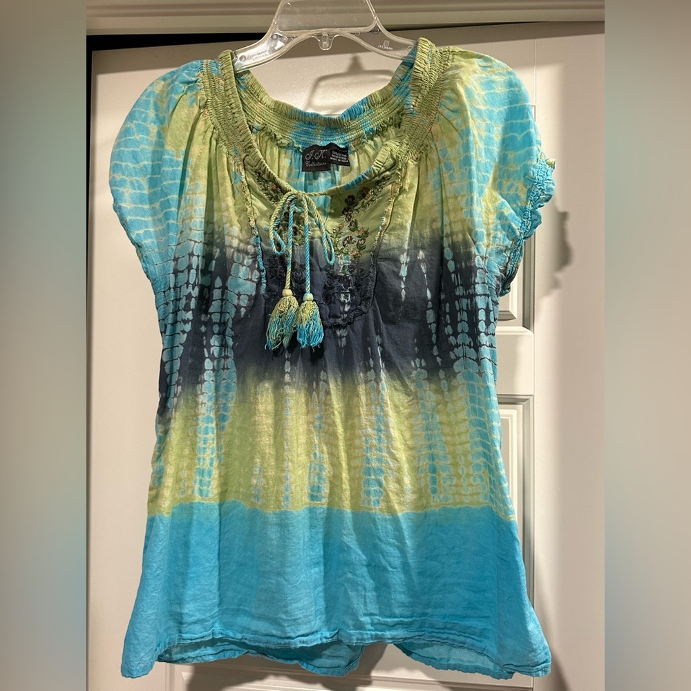 XL Bright Green & Blue Tie Dye Shirt w/Embroidered Flowers & Tie Strings